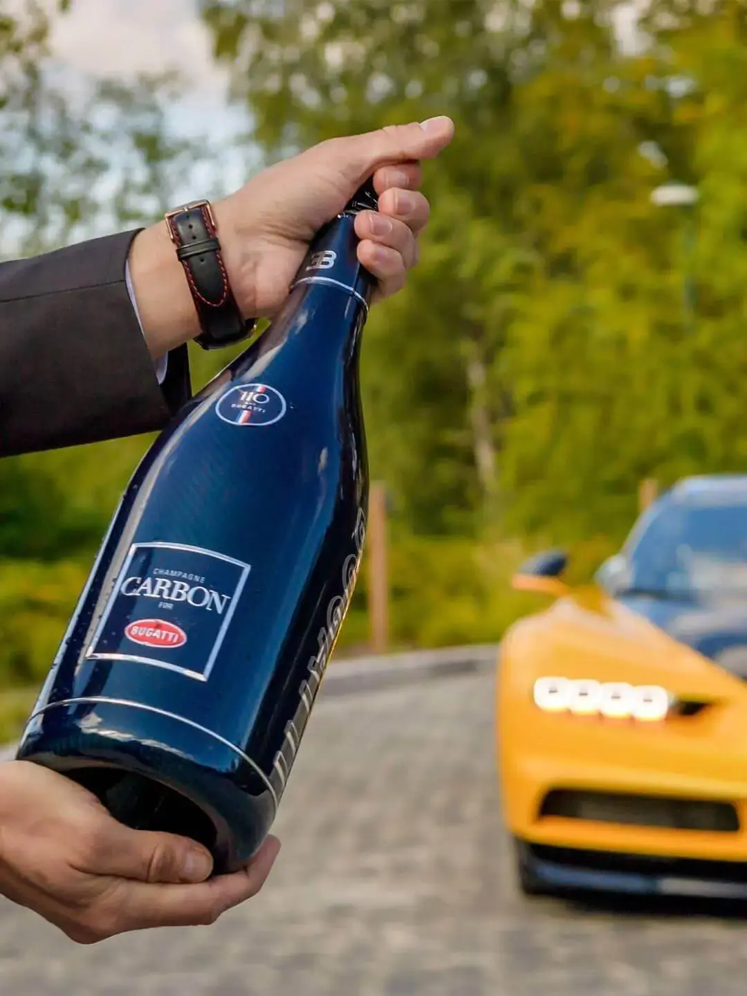 Champagne CARBON Bugatti ƎB.01 | Vintage 2002 - Image 3