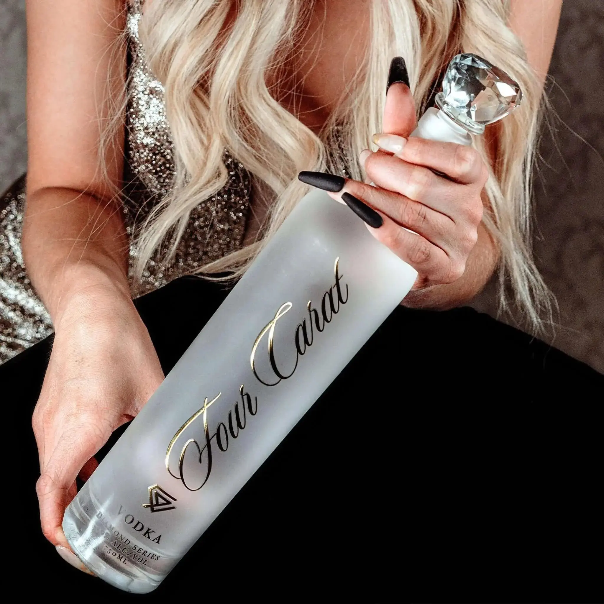 Four Carat Vodka Collectors Edition With Diamond Cut Closure (Full Set) - Image 3